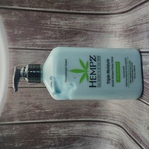Hempz Triple Moisture Herbal Whipped Body Creme- NWT Full size 17oz**